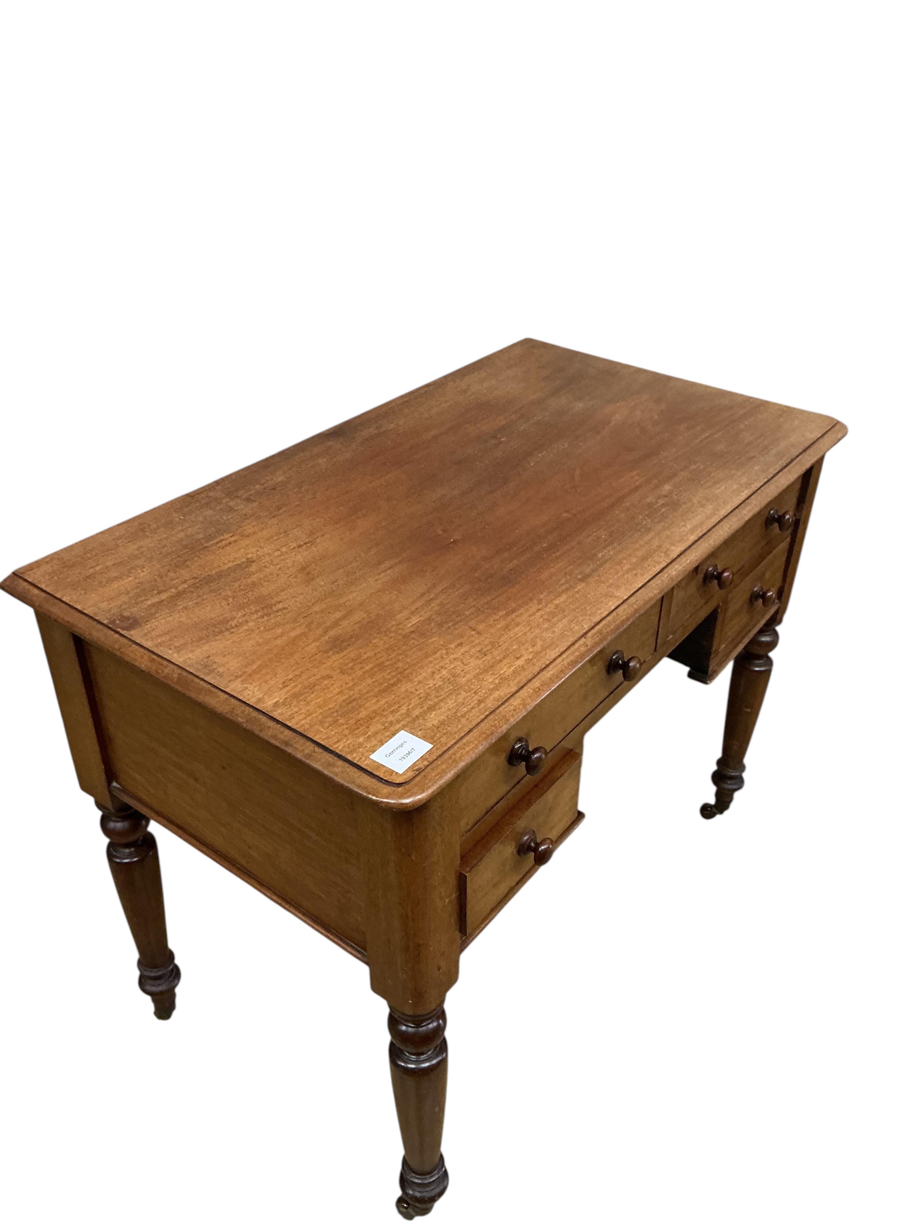 A Victorian mahogany kneehole dressing table, width 91cm, depth 51cm, height 74cm